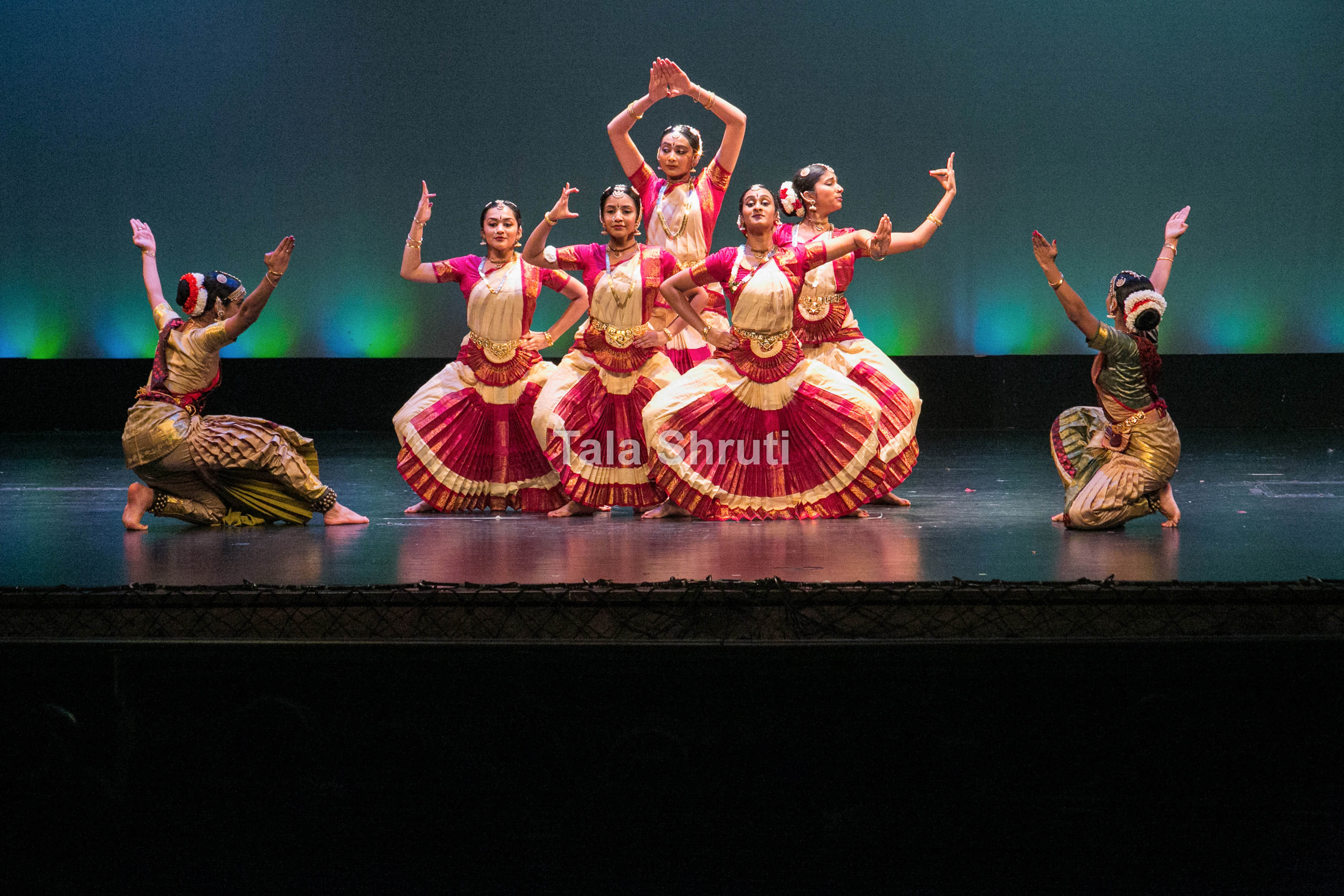 Audience hitched onto a state of bliss - Star of Mysore
